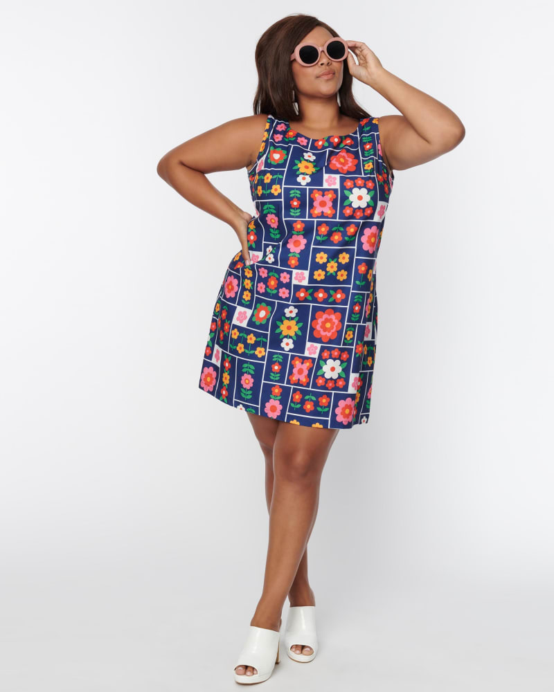 Side of a model wearing a size 3X/20 Smak Parlour Plus Size Navy & Floral Wallpaper Sleeveless Mini Dress in Navy & Floral Wallpaper by Smak Parlour. | dia_product_style_image_id:269377